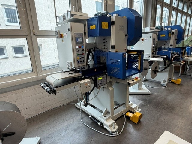 Stanzanlage 20 t mit Servo Zangenvorschub